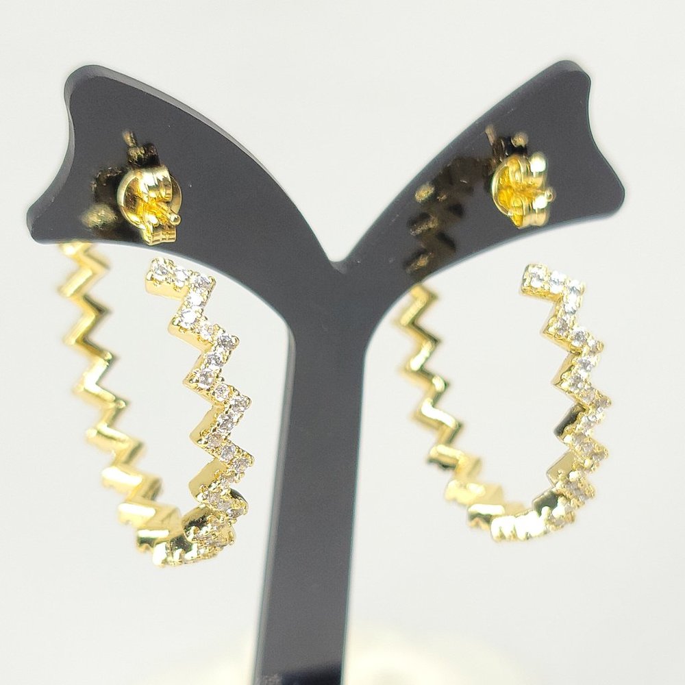 NEW Pave CZ Diamond Zigzag Hoop Huggie Earrings - Picture 9 of 9